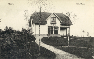 13578 Gezicht op de voorgevel van het huis Klein Maarn te Maarn.N.B. De gemeente Maarn is per 1 januari 2006 opgenomen ...